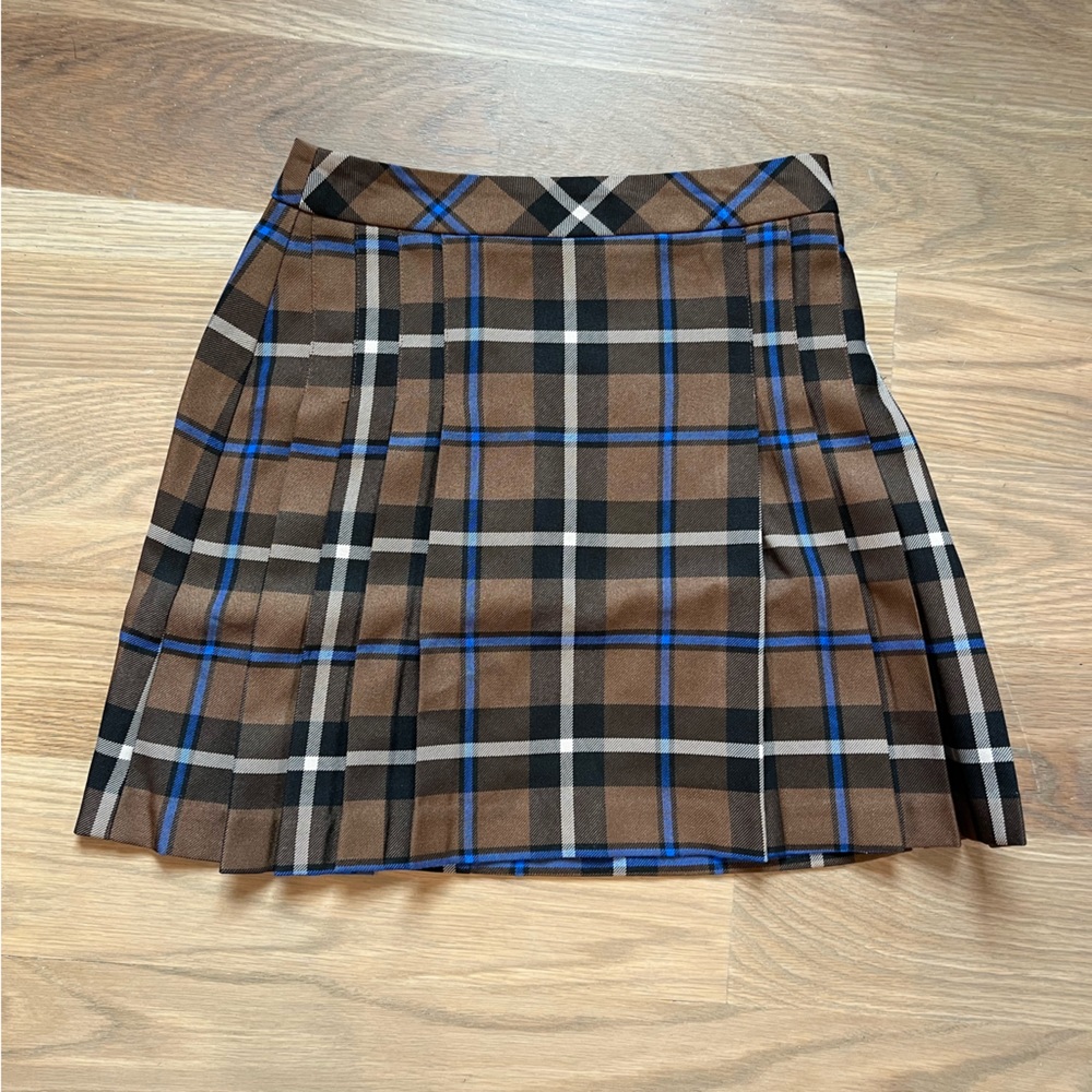 Adorable mini skirt!